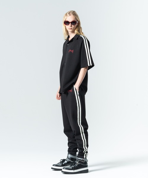 glamb(グラム)の「Line Tape Track Pants / ラインテープトラックパンツ(その他パンツ・メンズ・ベージュ/ブラック/ブルー・S/M/L)」の14枚目の写真