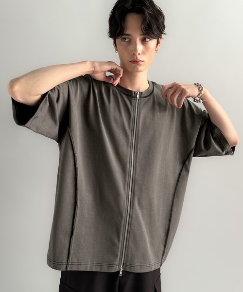Classical Origin(クラシカルオリジン)の「【Classical Origin】「1枚でも羽織でも。」インサイドアウト仕様2wayダブルジップTシャツ/Inside-Out Oversized Double-Zip 2way T-Shirt(Tシャツ/カットソー・メンズ・ブラック/オフホワイト/チャコールグレー・LARGE/SMALL/MEDIUM)」の3枚目の写真