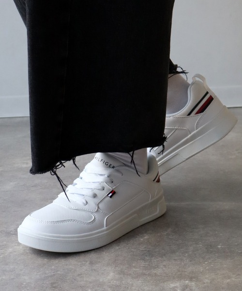 TOMMY HILFIGER(トミーヒルフィガー)の「【TOMMY HILFIGER/トミーヒルフィガー】TH LOW COURT/ローコート スニーカー(スニーカー・レディース・ホワイト・23.0cm/23.5cm/24.0cm/24.5cm/25.0cm)」の2枚目の写真