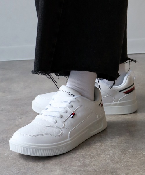 TOMMY HILFIGER(トミーヒルフィガー)の「【TOMMY HILFIGER/トミーヒルフィガー】TH LOW COURT/ローコート スニーカー(スニーカー・レディース・ホワイト・23.0cm/23.5cm/24.0cm/24.5cm/25.0cm)」の3枚目の写真