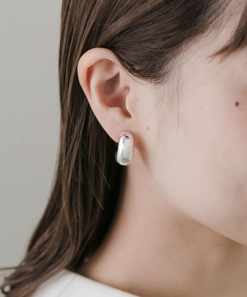 SMELLY（スメリー）の「ニュアンスカーブプックリイヤリング（イヤリング・レディース・シルバー・-）」の5枚目の写真