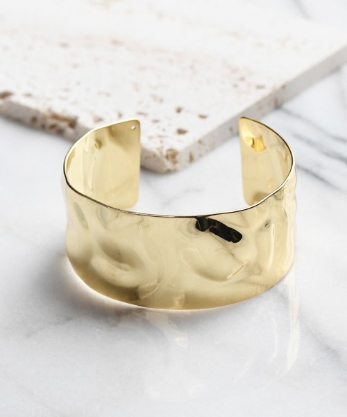 Fun & Daily（ファンアンドデイリー）の「F&D : レトロワイドバングル（バングル/リストバンド・レディース・シルバー/ゴールド・FREE）」の7枚目の写真