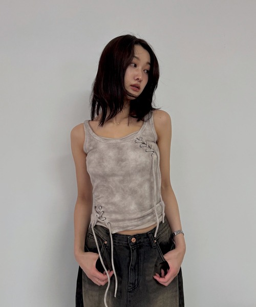 FOLLOWIN（フォロウィン）の「[2025SS]編み上げレイヤードヴィンテージタンクトップ（キャミソール・レディース・ベージュ/チャコール・FREE）」の4枚目の写真