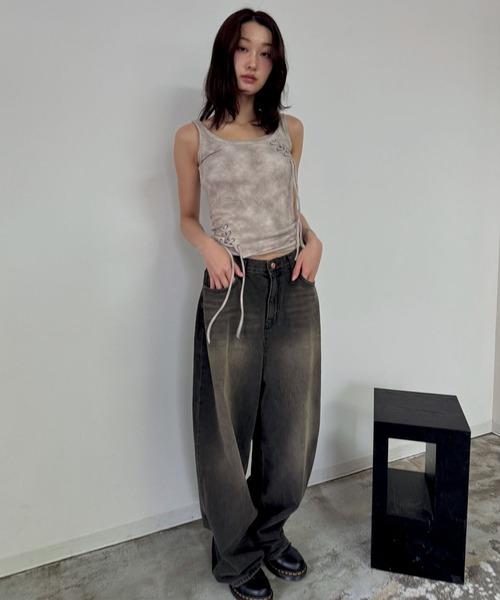 FOLLOWIN（フォロウィン）の「[2025SS]編み上げレイヤードヴィンテージタンクトップ（キャミソール・レディース・ベージュ/チャコール・FREE）」の5枚目の写真