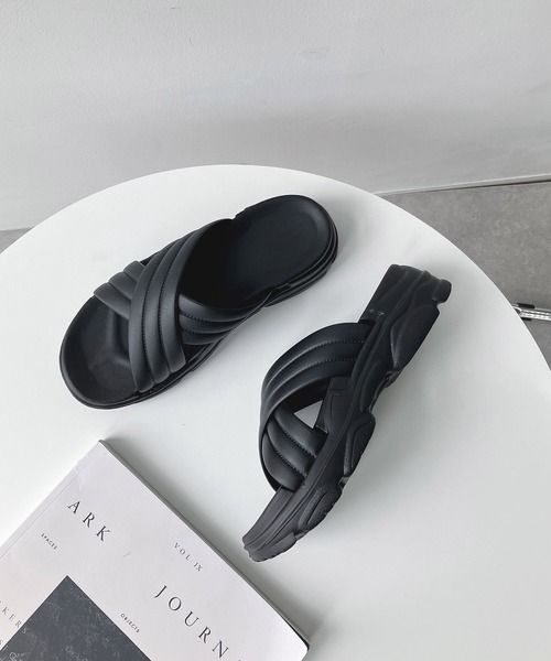 AS KNOW AS plus(アズノゥアズプラス)の「EVAクロスサンダル(サンダル・レディース・ホワイト/ブラック/グレー・M/L)」の1枚目の写真