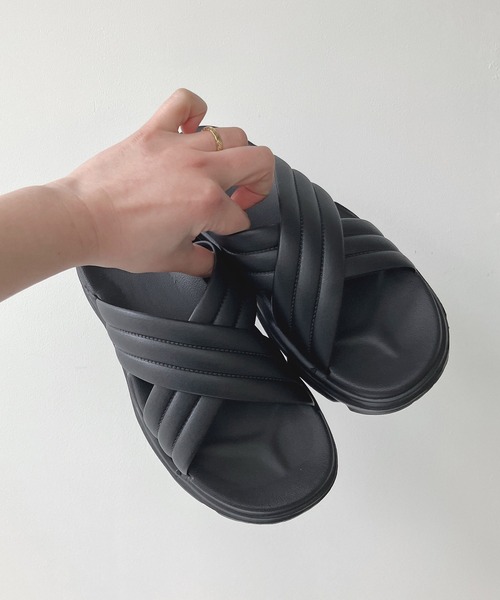 AS KNOW AS plus(アズノゥアズプラス)の「EVAクロスサンダル(サンダル・レディース・ホワイト/ブラック/グレー・M/L)」の5枚目の写真