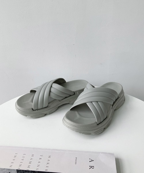 AS KNOW AS plus(アズノゥアズプラス)の「EVAクロスサンダル(サンダル・レディース・ホワイト/ブラック/グレー・M/L)」の4枚目の写真
