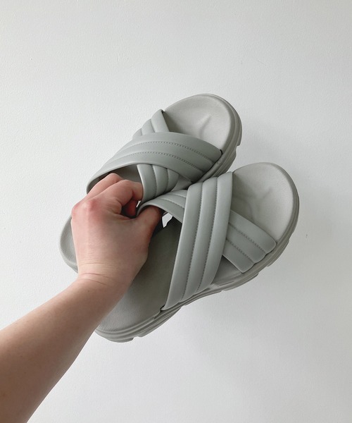 AS KNOW AS plus(アズノゥアズプラス)の「EVAクロスサンダル(サンダル・レディース・ホワイト/ブラック/グレー・M/L)」の11枚目の写真