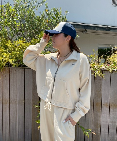 ROXY(ロキシー)の「BETWEEN NIGHT AND DA /ロキシーショート丈ジップアップスウェット(スウェット・レディース・ベージュ/グレー/ブラック・LARGE/MEDIUM)」の3枚目の写真