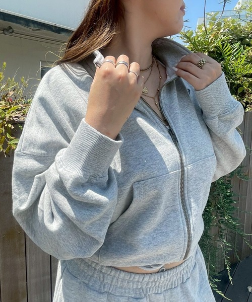 ROXY(ロキシー)の「BETWEEN NIGHT AND DA /ロキシーショート丈ジップアップスウェット(スウェット・レディース・ベージュ/グレー/ブラック・LARGE/MEDIUM)」の20枚目の写真