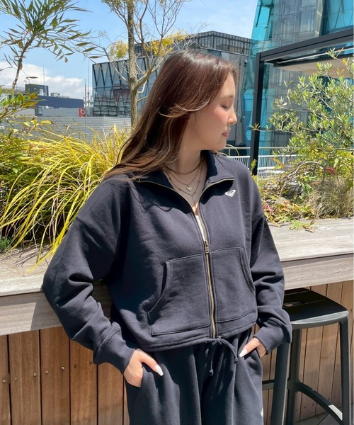 ROXY(ロキシー)の「BETWEEN NIGHT AND DA /ロキシーショート丈ジップアップスウェット(スウェット・レディース・ベージュ/グレー/ブラック・LARGE/MEDIUM)」の11枚目の写真