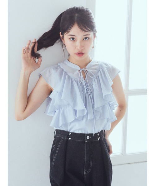 earth music&ecology(アースミュージックアンドエコロジー)の「2WAYフリルブラウス(シャツ/ブラウス・レディース・ブラック/サックスブルー/ホワイト・FREE)」の4枚目の写真