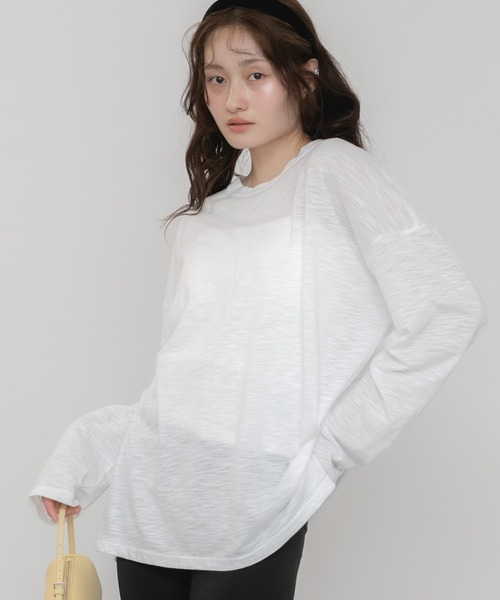 HEILIS（ヘイリス）の「オーバーサイズシアールーズカットソー/Tシャツ 長袖 春服 夏服 シアー ルーズ 透け感 韓国 ブラック ホワイト グリーン ミント ノームコア カジュアル シティガール 冷房対策 日焼け対策（Tシャツ/カットソー・レディース・オフホワイト/ブラック/グリーン・FREE）」の2枚目の写真