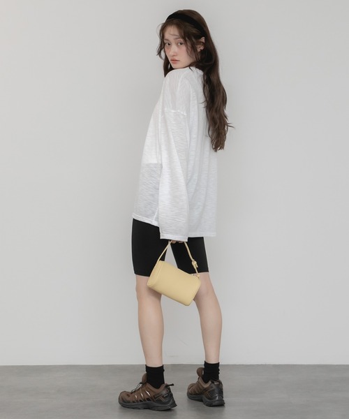 HEILIS（ヘイリス）の「オーバーサイズシアールーズカットソー/Tシャツ 長袖 春服 夏服 シアー ルーズ 透け感 韓国 ブラック ホワイト グリーン ミント ノームコア カジュアル シティガール 冷房対策 日焼け対策（Tシャツ/カットソー・レディース・オフホワイト/ブラック/グリーン・FREE）」の12枚目の写真