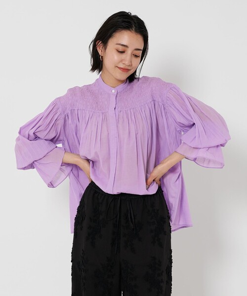BEAUTY&YOUTH UNITED ARROWS(ビューティーアンドユースユナイテッドアローズ)の「【WEB限定】コットンレーヨン シャーリングブラウスⅡ -ウォッシャブル-(シャツ/ブラウス・レディース・ライラック/ブラック/ホワイト/ライトブルー・FREE)」の5枚目の写真