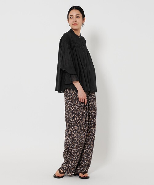 BEAUTY&YOUTH UNITED ARROWS(ビューティーアンドユースユナイテッドアローズ)の「【WEB限定】コットンレーヨン シャーリングブラウスⅡ -ウォッシャブル-(シャツ/ブラウス・レディース・ライラック/ブラック/ホワイト/ライトブルー・FREE)」の9枚目の写真