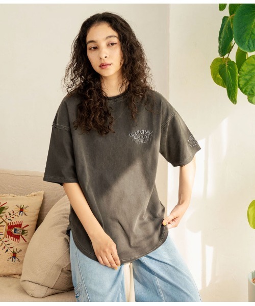 anap mimpi（アナップミンピ）の「ピグメント加工 カットオフ CALIFORNIA ロゴ Tシャツ（Tシャツ/カットソー・レディース・ブラック/グリーン/イエロー・FREE）」の4枚目の写真