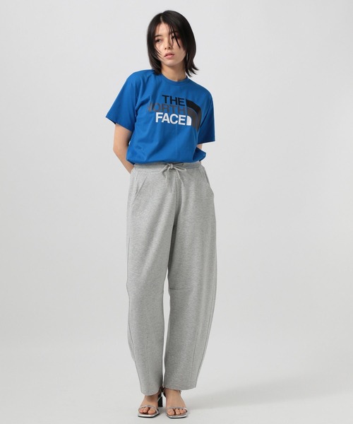 THE NORTH FACE（ザノースフェイス）の「【THE NORTH FACE(ザ・ノース・フェイス)】カラフルロゴT（Tシャツ/カットソー・レディース・ブルー/ブラック/ホワイト・MEDIUM）」の4枚目の写真