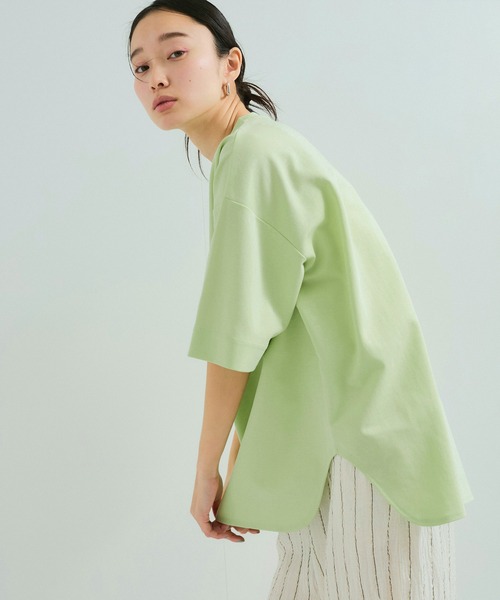 le cercle ADAM ET ROPE'(ルセルクルアダムエロペ)の「【UVケア/接触冷感】ビッグTシャツ(Tシャツ/カットソー・レディース・サックスブルー/グリーン系その他/ベージュ系その他/チャコールグレー・FREE)」の3枚目の写真