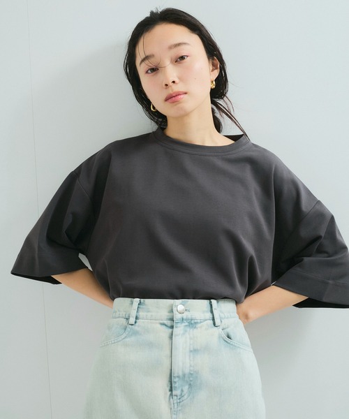 le cercle ADAM ET ROPE'(ルセルクルアダムエロペ)の「【UVケア/接触冷感】ビッグTシャツ(Tシャツ/カットソー・レディース・サックスブルー/グリーン系その他/ベージュ系その他/チャコールグレー・FREE)」の2枚目の写真