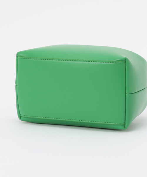 La TOTALITE(ラトータリテ)の「【SINBONO/シンボノ】Vienna Top HandleCrossbody Bag(ショルダーバッグ・レディース・グリーン/シルバー/ブラック/アイボリー・FREE)」の12枚目の写真