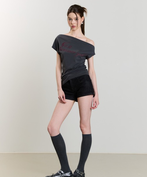 LUVISTRUE(ラヴイズトゥルー)の「SM GLITTER OFFSHOULDER TEE(Tシャツ/カットソー・レディース・チャコール/ピンク・FREE)」の5枚目の写真