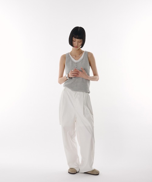 MUHET（ミュエータ）の「layered like tank top with built-in cups / カップ付きレイヤード風タンクトップ（タンクトップ・レディース・ネイビー/ブラック/杢グレー/ライトブルー/ブラウン/レッド・FREE）」の19枚目の写真