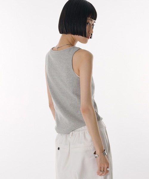 MUHET（ミュエータ）の「layered like tank top with built-in cups / カップ付きレイヤード風タンクトップ（タンクトップ・レディース・ネイビー/ブラック/杢グレー/ライトブルー/ブラウン/レッド・FREE）」の18枚目の写真