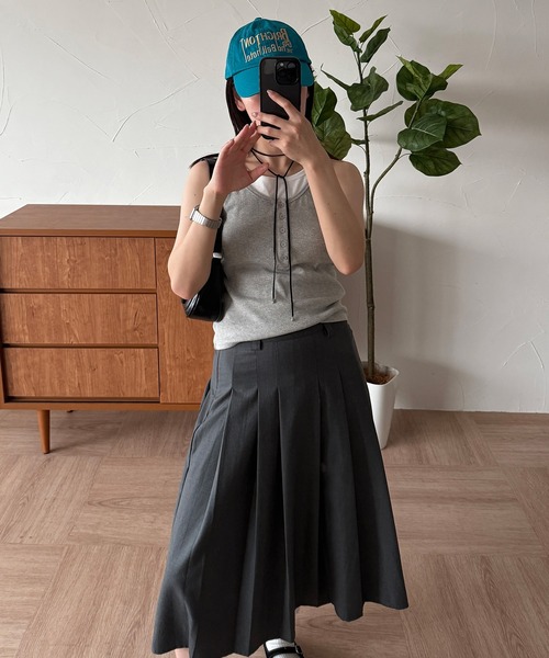 MUHET（ミュエータ）の「layered like tank top with built-in cups / カップ付きレイヤード風タンクトップ（タンクトップ・レディース・ネイビー/ブラック/杢グレー/ライトブルー/ブラウン/レッド・FREE）」の13枚目の写真