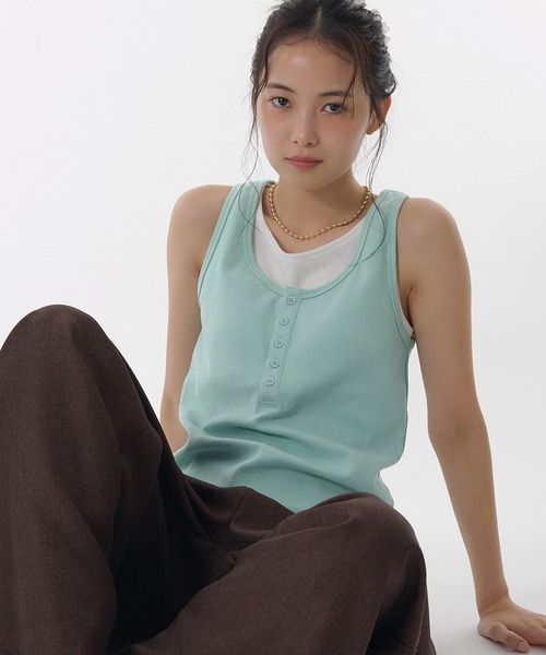 layered like tank top with built-in cups / カップ付き