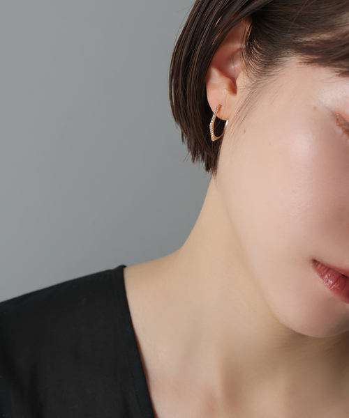 Lilas(リラ)の「arrowラインホワイトトパーズピアス K10(両耳)(ピアス(両耳用)・レディース・ゴールド・FREE)」の4枚目の写真