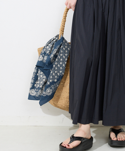 SLOBE IENA（スローブイエナ）の「MOISMONT/モワモン バンダナスカーフ 1567509/1467503P（バンダナ/スカーフ・レディース・ブラウン/ネイビー・FREE）」の2枚目の写真