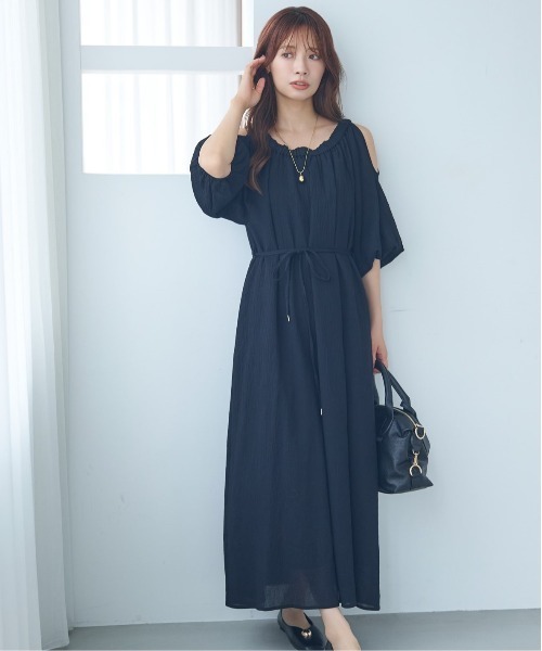 mysty woman（ミスティウーマン）の「【WEB限定】オープンショルダーワンピース　588356（ワンピース・レディース・ブラック/オフホワイト/ブラウン・FREE）」の3枚目の写真