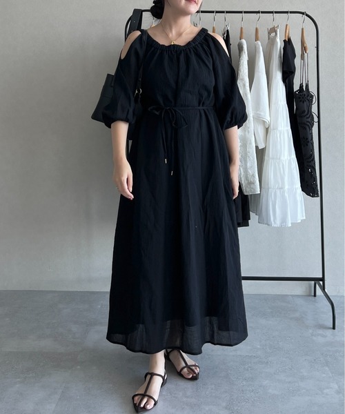 mysty woman（ミスティウーマン）の「【WEB限定】オープンショルダーワンピース　588356（ワンピース・レディース・ブラック/オフホワイト/ブラウン・FREE）」の16枚目の写真