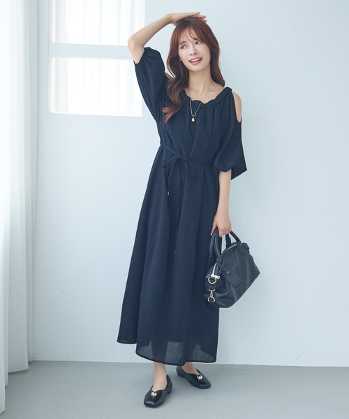 mysty woman（ミスティウーマン）の「【WEB限定】オープンショルダーワンピース　588356（ワンピース・レディース・ブラック/オフホワイト/ブラウン・FREE）」の9枚目の写真