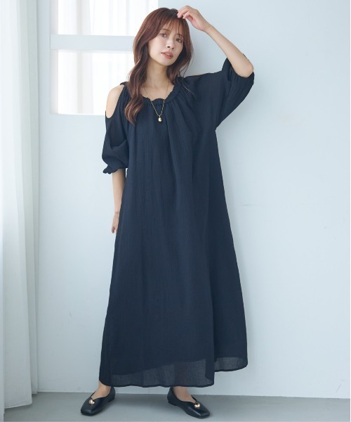 mysty woman（ミスティウーマン）の「【WEB限定】オープンショルダーワンピース　588356（ワンピース・レディース・ブラック/オフホワイト/ブラウン・FREE）」の11枚目の写真