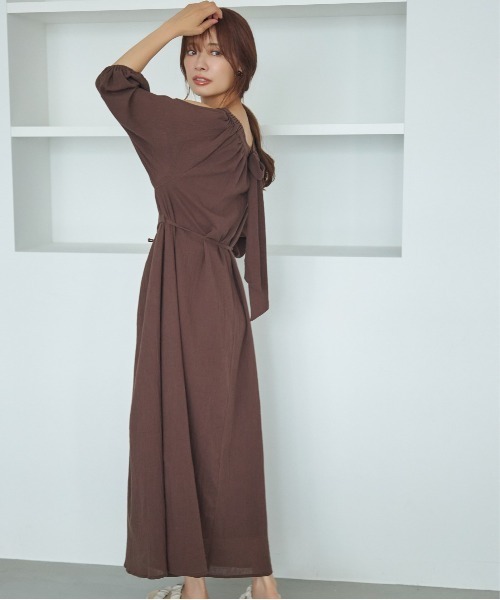 mysty woman（ミスティウーマン）の「【WEB限定】オープンショルダーワンピース　588356（ワンピース・レディース・ブラック/オフホワイト/ブラウン・FREE）」の14枚目の写真