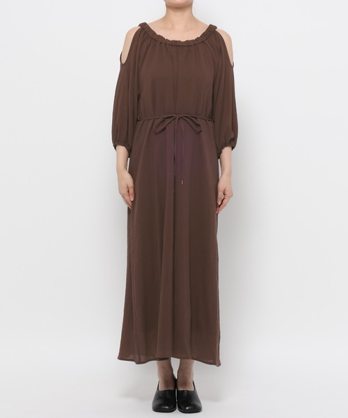 mysty woman（ミスティウーマン）の「【WEB限定】オープンショルダーワンピース　588356（ワンピース・レディース・ブラック/オフホワイト/ブラウン・FREE）」の20枚目の写真