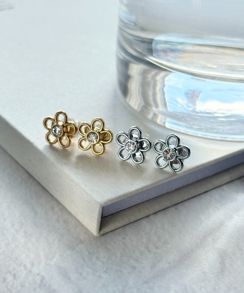 セール】【 金属アレルギー対応 】ミニフラワービジューピアス