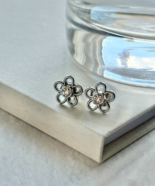 ciite' surgical stainless(シーテサージカルステンレス)の「【 金属アレルギー対応 】ミニフラワービジューピアス サージカルステンレス(両耳用)(ピアス(両耳用)・レディース・ゴールド/シルバー・FREE)」の15枚目の写真