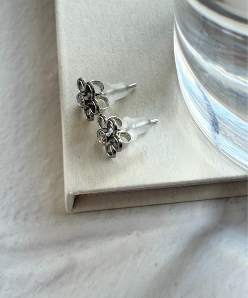 ciite' surgical stainless(シーテサージカルステンレス)の「【 金属アレルギー対応 】ミニフラワービジューピアス サージカルステンレス(両耳用)(ピアス(両耳用)・レディース・ゴールド/シルバー・FREE)」の17枚目の写真