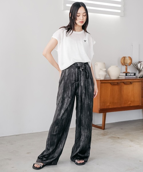 mili an deni(ミリアンデニ)の「グラデーションイージーワイドパンツ(その他パンツ・レディース・ブラック/アイボリー・M)」の11枚目の写真