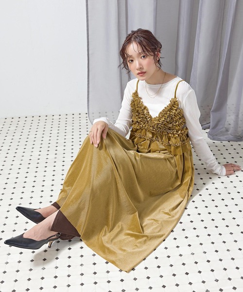 en CAnAF(エンカナフ)の「【重ねるだけでコーデが華やぐ】ベロアメッシュ ボリュームフリル キャミワンピース(ワンピース・レディース・イエロー/ブラック/グレー・M)」の1枚目の写真