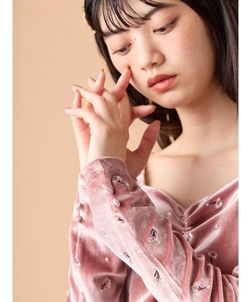 LILY BROWN（リリーブラウン）の「エンブロイダリーベロアワンピース