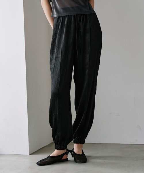 WILLFULLY（ウィルフリー）の「satin waist ribbon elastic shirring PT（その他パンツ・レディース・ミント/カーキブラウン/ブラック・FREE）」の2枚目の写真