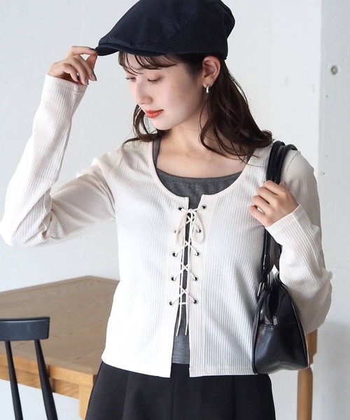 tiptop(ティップトップ)の「レースアップレイヤード長袖プルオーバー(Tシャツ/カットソー・レディース・エンジ/アイボリー/ブラック/ピンク/チャコールグレー・FREE)」の2枚目の写真