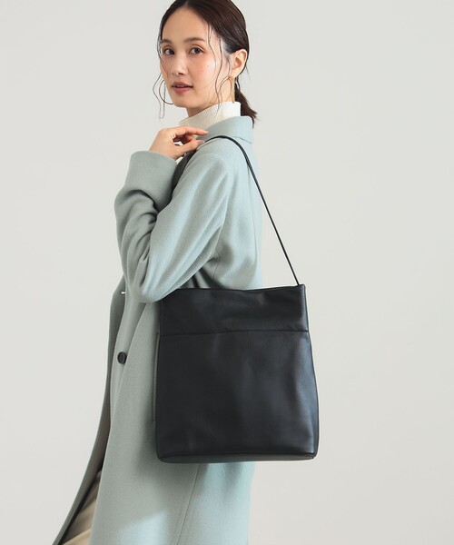 Demi-Luxe BEAMS（デミルクス ビームス）の「【1/15再値下げ】ソフトレザー モダン トートバッグ（トートバッグ・レディース・ブラック/ワイン・ONE SIZE）」の4枚目の写真