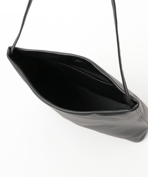 Demi-Luxe BEAMS（デミルクス ビームス）の「【1/15再値下げ】ソフトレザー モダン トートバッグ（トートバッグ・レディース・ブラック/ワイン・ONE SIZE）」の8枚目の写真