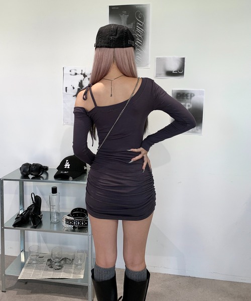 lilful(リルフル)の「【カップ付き】ワンショルダーリボン&サイドギャザー スタイルアップ タイトフィットミニワンピース(ワンピース・レディース・レッド/ブラック/グレー・F)」の10枚目の写真