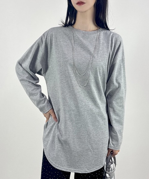 CLOTHY(クロシィ)の「【ゆったり長めのオーバーシルエット】裾カーブビッグロンT(Tシャツ/カットソー・レディース・グリーン/ブラック/モカ/アイボリー/グレイッシュベージュ/ベージュ/チャコールグレー/ブラウン/ローズ/杢グレー/ブルー/オフホワイト・MEDIUM)」の5枚目の写真
